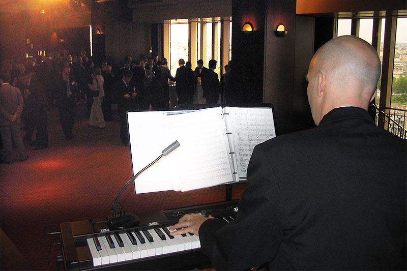 Piano bar en haut de la Tour Eiffel